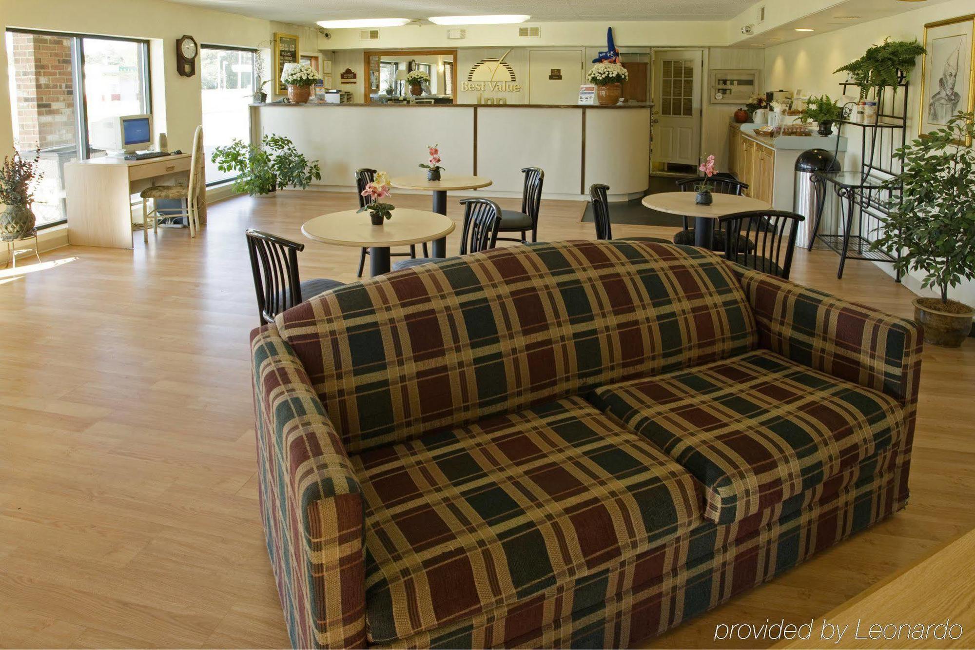 Americas Best Value Inn - Чесапик Интерьер фото
